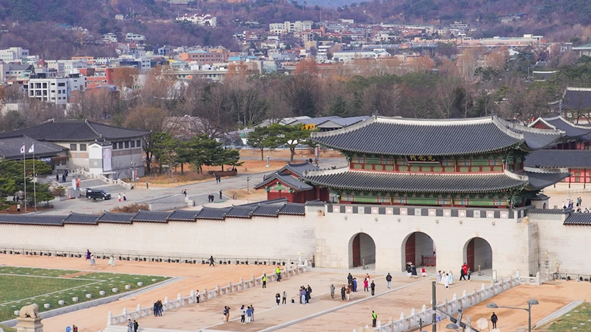 “진짜 경이로운 28m 역사적 문이라고?”… 서울 중심부에서 느끼는 전통과 현대의 조화 명소