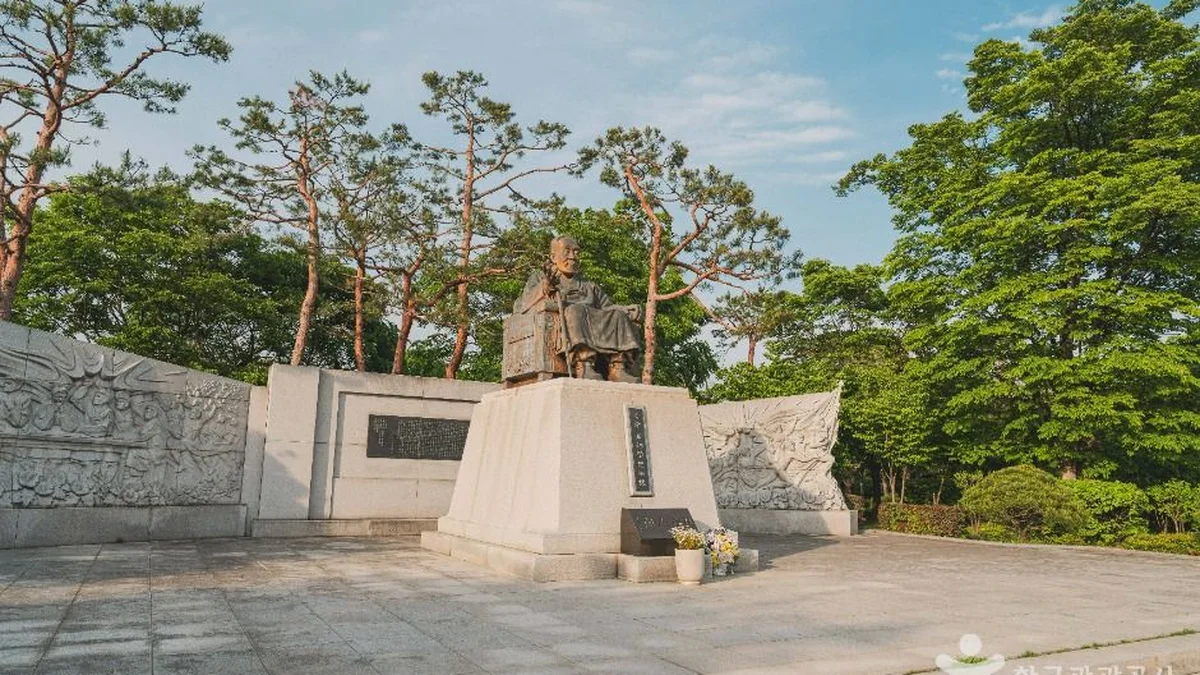 성재 이시영선생 동상