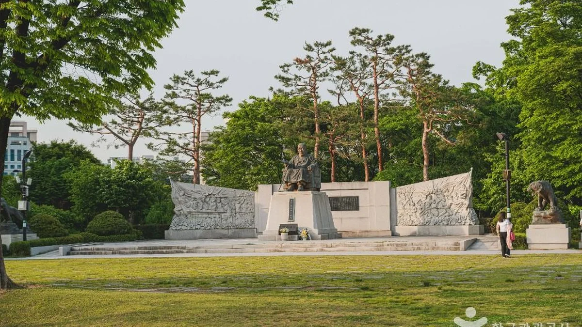 성재 이시영선생 동상
