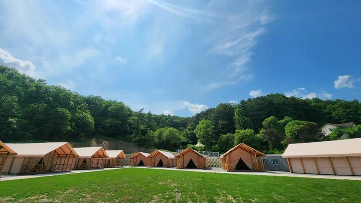 “호텔식 글램핑장이라니, 이런 곳이 다 있네?”… 팔봉산로 따라 에잇시즌즈로 가는 특별한 여행지