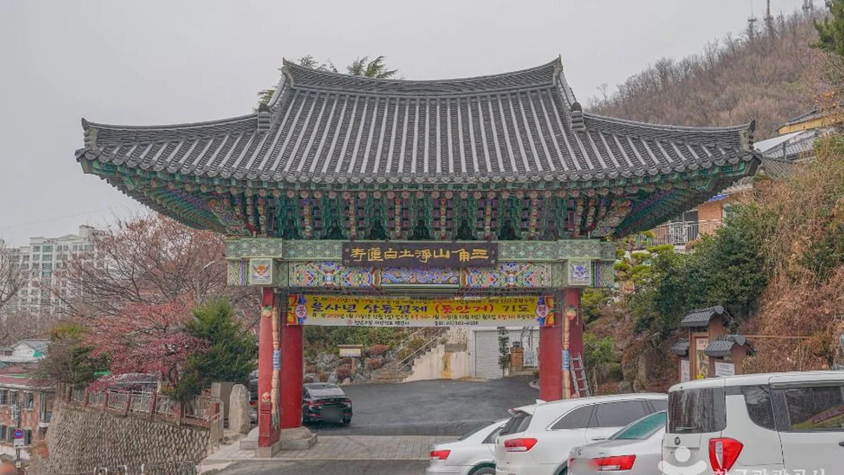 “서울 한복판에 이런 고요함이?”… 무성한 나무와 산새 소리가 반기는 강북 백련사 여행지