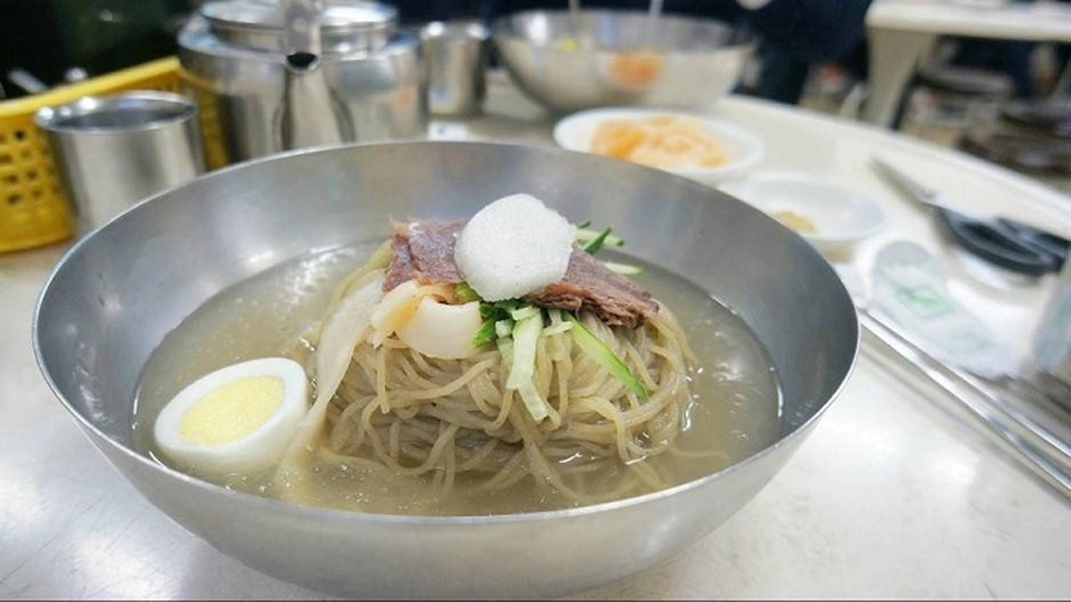 “50명 앉을 수 있는 곳 이렇게 깔끔하다니!”… 서울 공기마저 특별한 을밀대평양냉면 명소