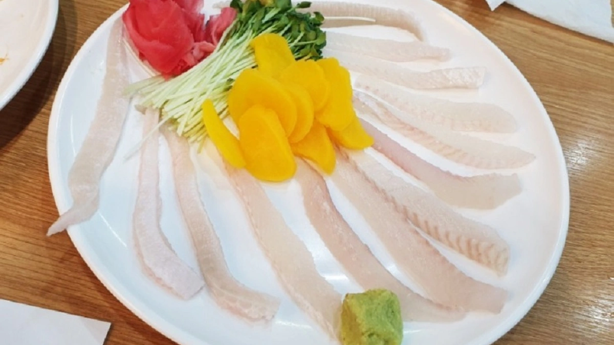 “으뜸횟집에 가면 80석이 꽉 찬다니까!”… 싱싱한 해산물 가득한 맛집 명소