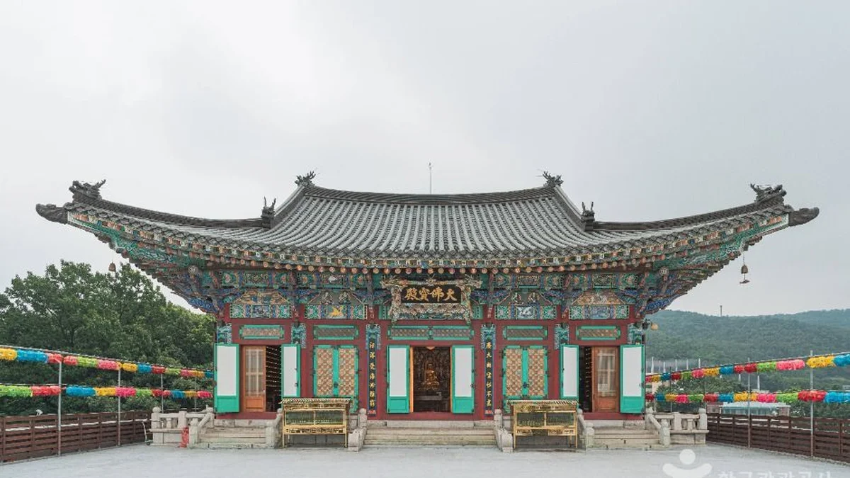 “서울 한복판에 이런 절경이?”… 1년 내내 변하는 풍경의 전통 사찰 명소