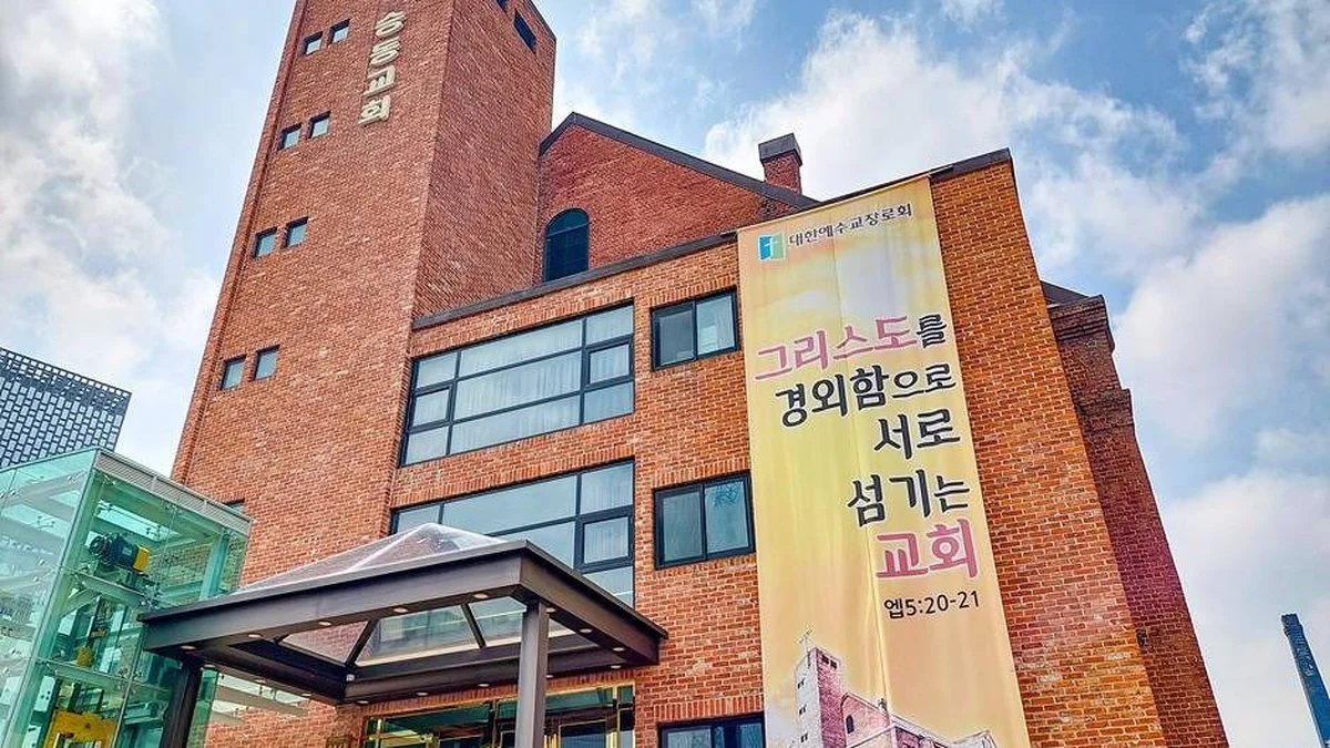 “마치 수백 년의 세월을 품은 듯한 이곳이라니”… 고즈넉한 승동교회 명소