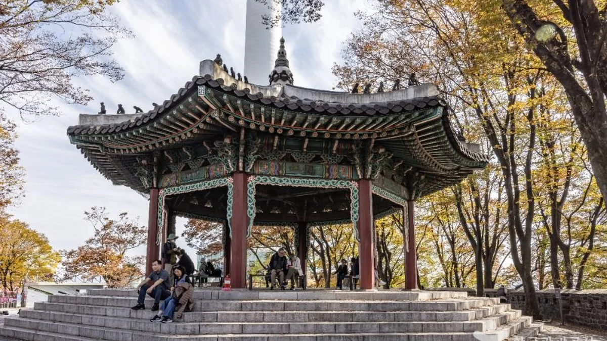 “서울 도심 속 이런 곳이 있다고?”… 해발 262m서 내려다보는 팔각정 명소