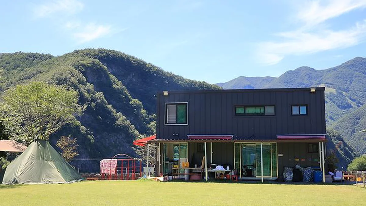 “별빛이 쏟아지는 곳에서 밤을 보내다니”… 맑은 공기와 한옥의 조화로운 10곳 캠핑 여행지