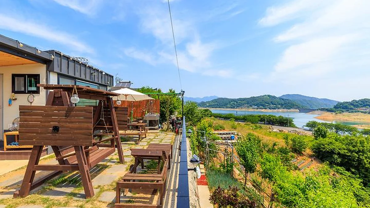 “단 하나뿐인 카라반이라니?”… 1일 1가족만 누릴 수 있는 황매산 자연 캠핑 여행지