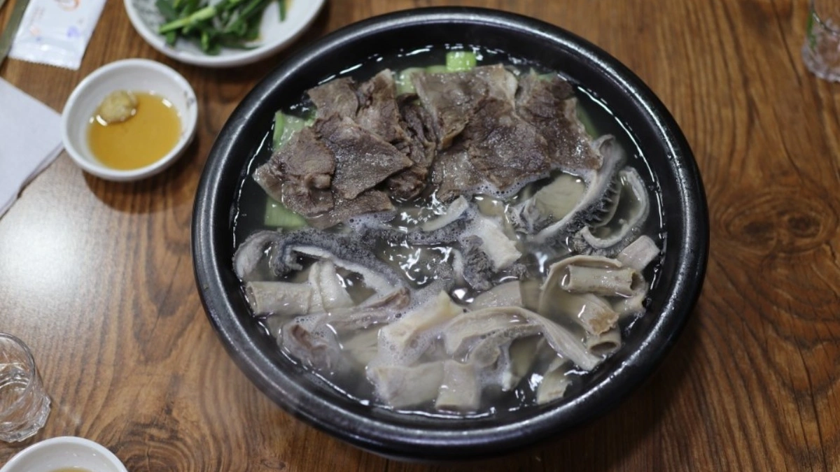 “소고기무국 맛이 이렇게 깊다니!”… 30년 전통 이어온 서울 합정옥 맛집 여행지