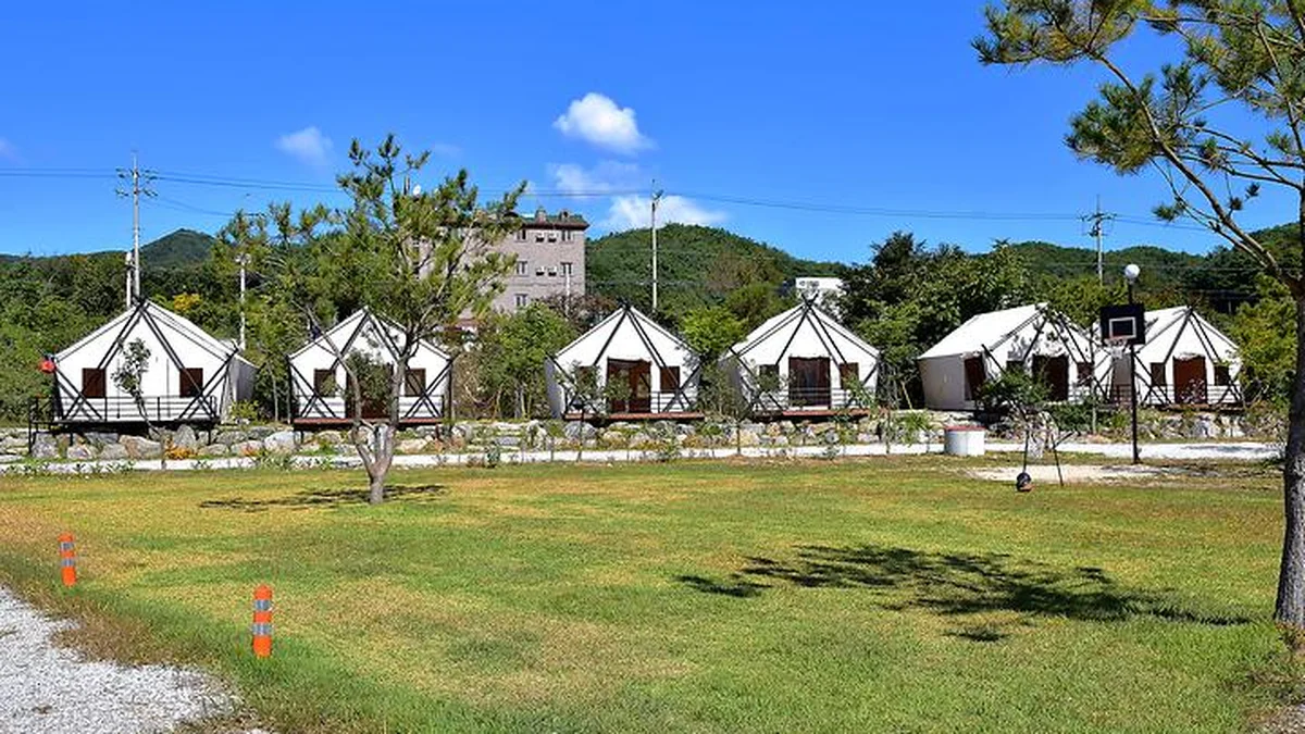 “70km 달려와 이런 풍경이라니?”… 5,000㎡ 숲속 럭셔리 캠핑 여행지