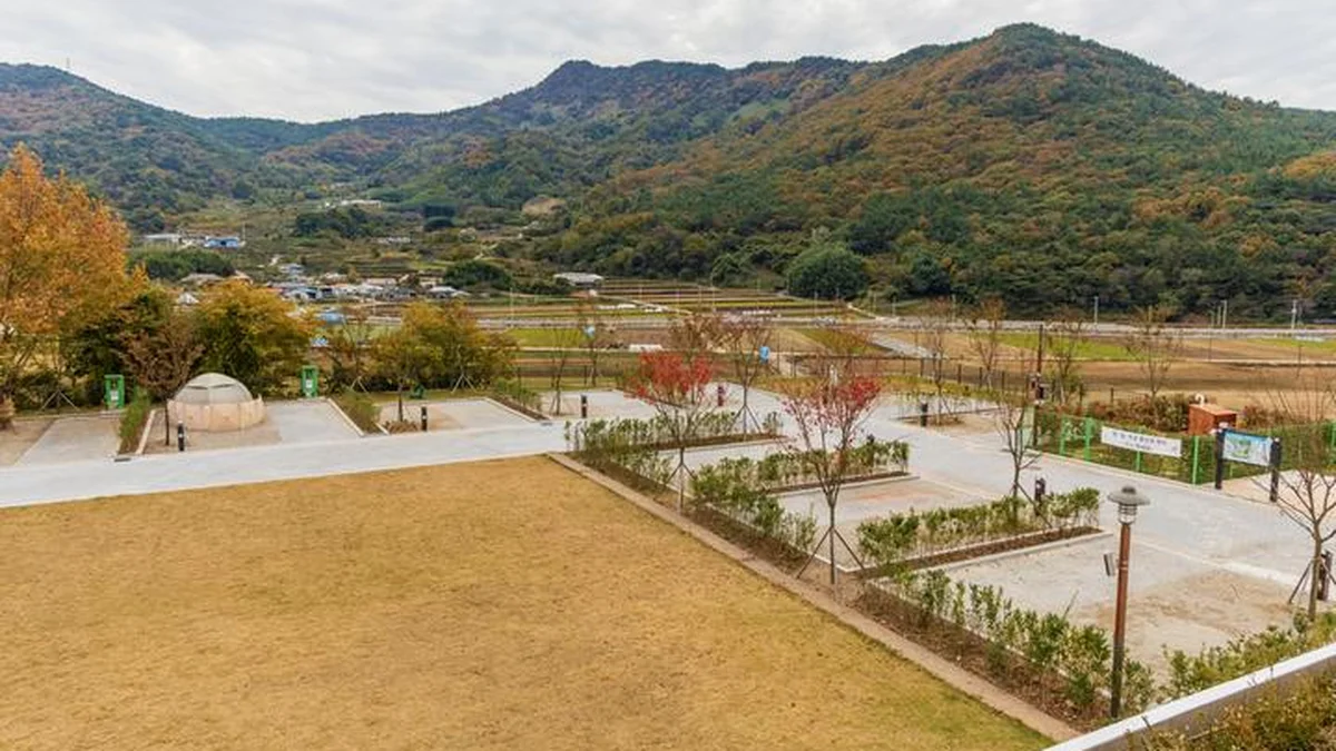 “한려해상 국립공원의 폐교가 이렇게 변했어요!”… 4110㎡ 야영장 명소