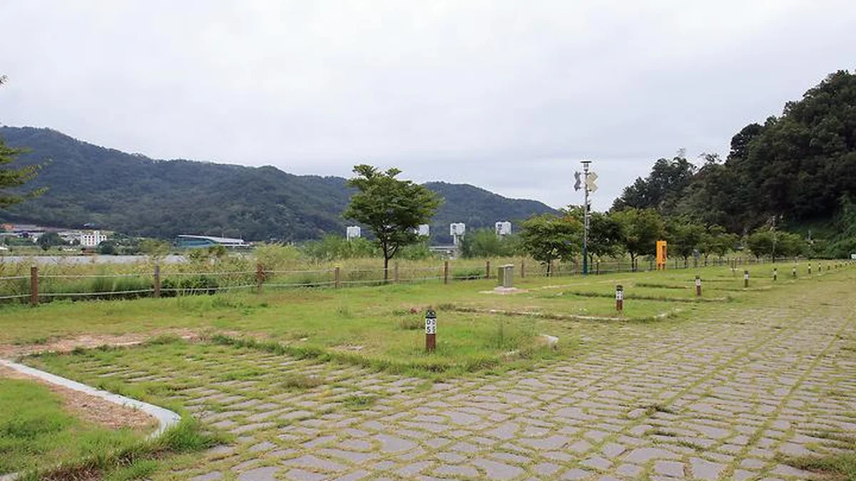 “낙동강변 5,000평 캠핑장이 이렇게 조용하다니”… 신선한 강바람 맞으며 힐링할 수 있는 여행지