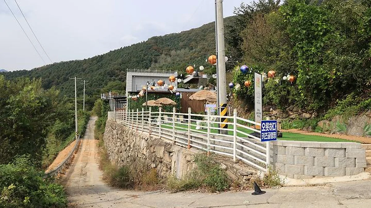 “서울에서 60km 떨어져 있다니, 이런 평화가?”… 가을 단풍에 물든 힐링 글램핑 명소