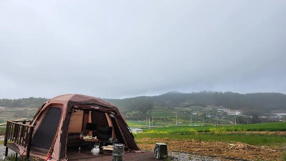 “10,000㎡ 규모라니, 이게 진짜 캠핑장인가?”… 붉은 노을과 별이 쏟아지는 해변 명소