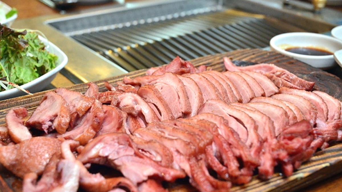“서울에서 이런 자연을 만날 수 있다니”… 2km 청계산 품은 전통 맛집 여행지